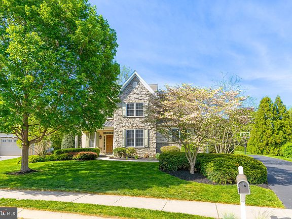 3rd image of 215 Meadow Creek Dr