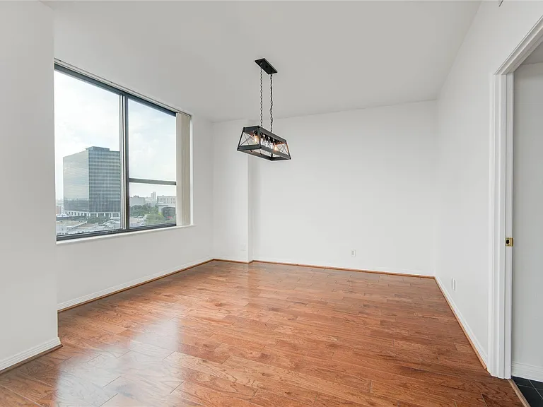 15 Greenway Plz #10G — Photo 21