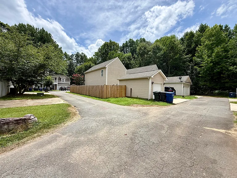 7007 McLothian Ln — Photo 21