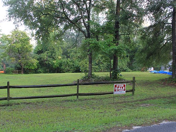 Building lot is above flood 