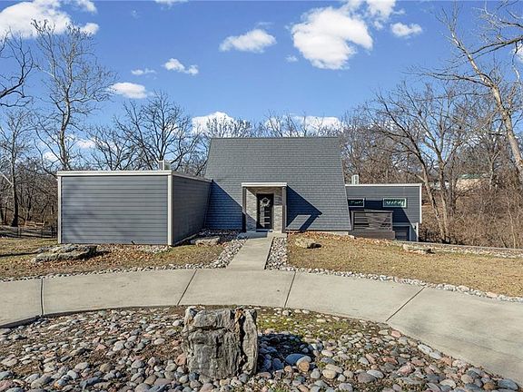 2nd image of 2804 S Whitney Rd