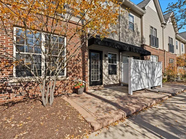 215 Madison St, Brighton, MI 48116