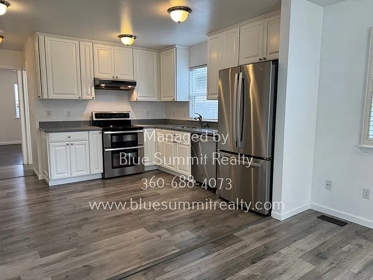 6620 Steamer Dr SE — Photo 3