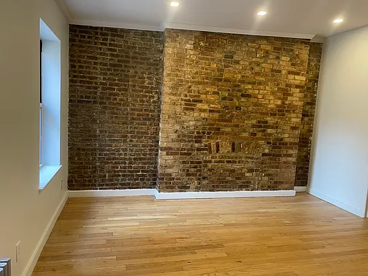 Rented by NorthStar REG LLC | media 8