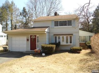 36 Douglass St, Waldwick, NJ 07463