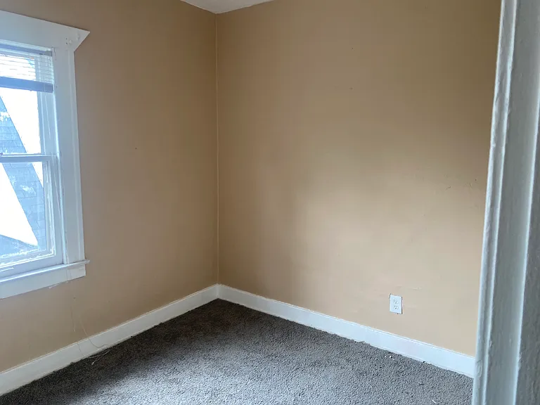 2645 W Grand St — Photo 10