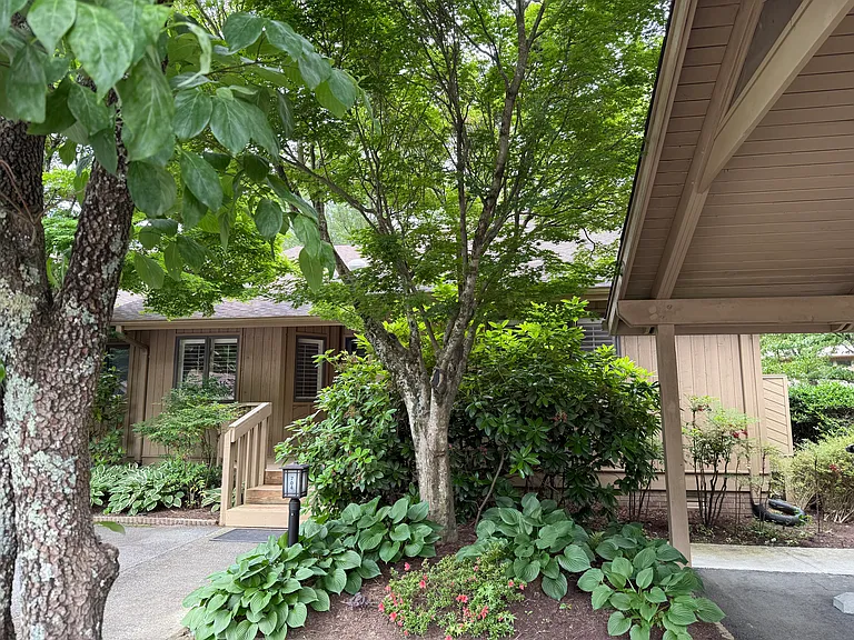 704 Red Oak Dr — Photo 4