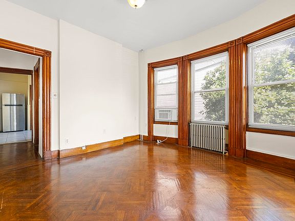 3rd image of 32 Pearsall Ave