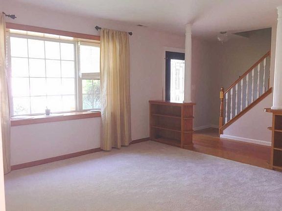 3rd image of 3 Orangewood Ln