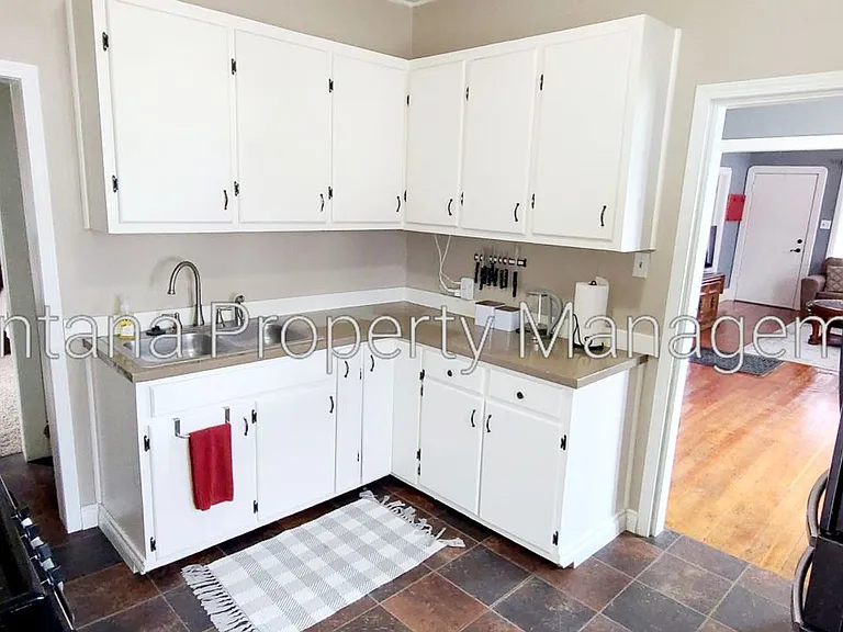 500 E Commercial Ave — Photo 17