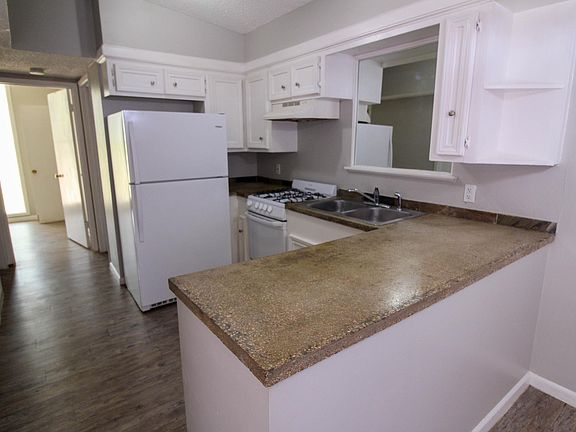 3rd image of 300 Franklin Blvd APT 104