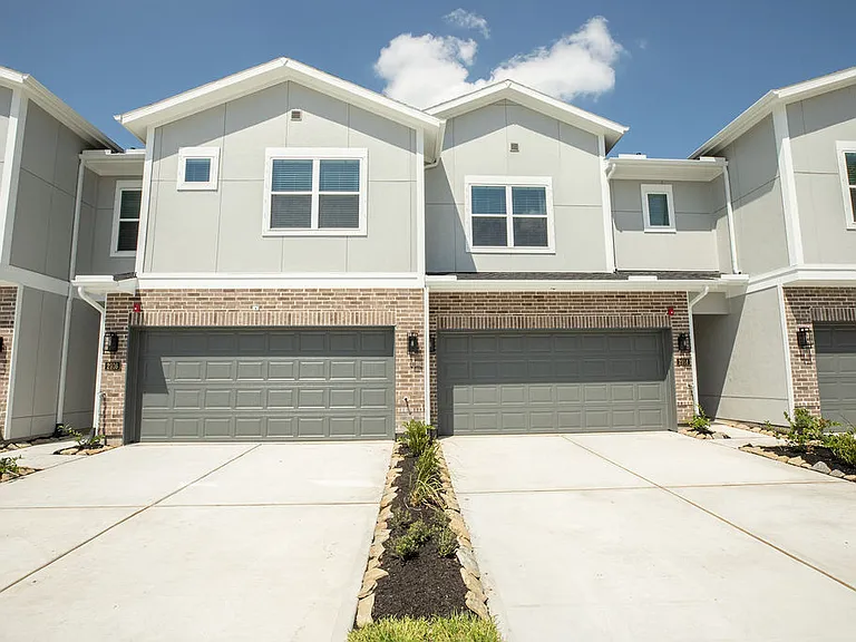 Skymor Pearland — Photo 1