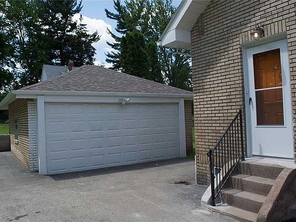 3rd image of 759 Pineview Ave