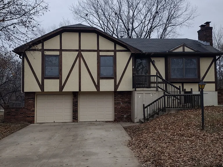 309 Manor St — Photo 2