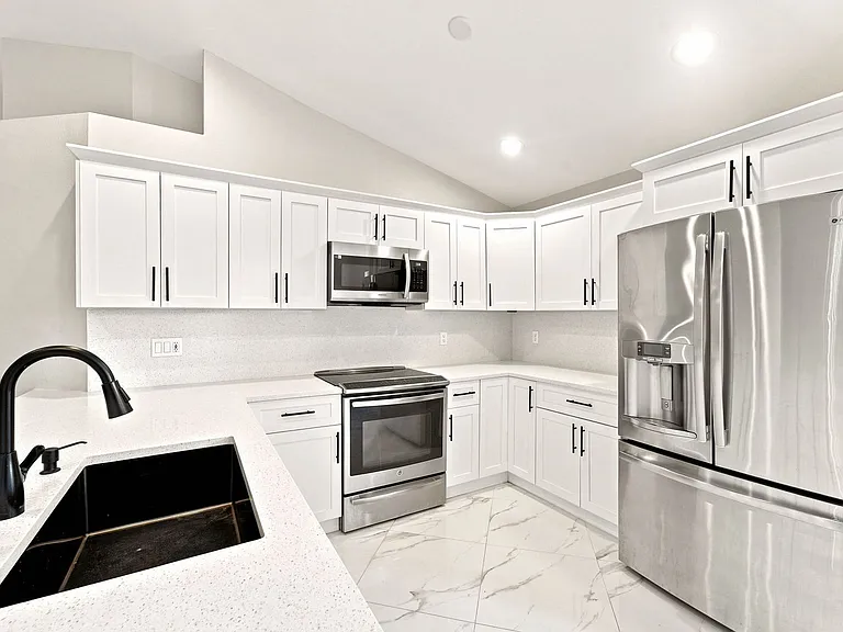 3708 Kent Dr — Photo 7