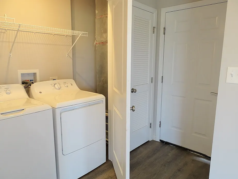 3 bed, 1174 sqft, $2,050 — Photo 3
