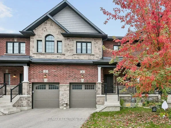 4 Gord Matthews Way, Uxbridge, ON L9P 0E9