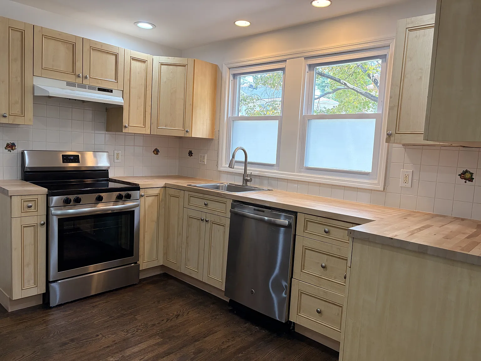 3 bed, $3,200 — Photo 2