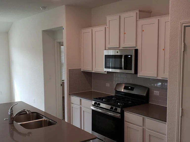 6917 Colorado Bluff Rd — Photo 4