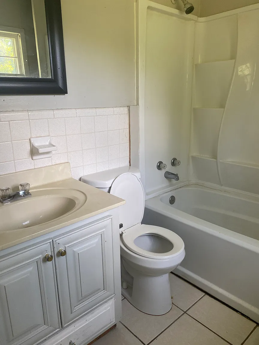 104 Kingsnoll Dr photo 1