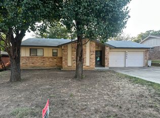 6963 Crabtree Ln, North Richland Hills, TX 76182