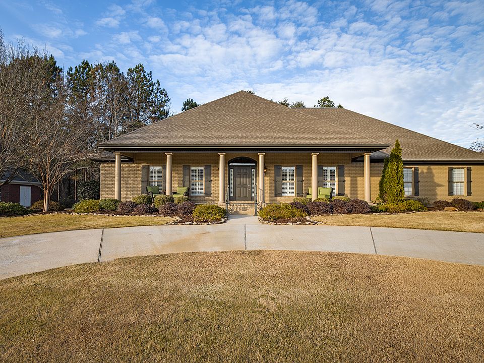 1st image of 2710 Lake Crest Ln