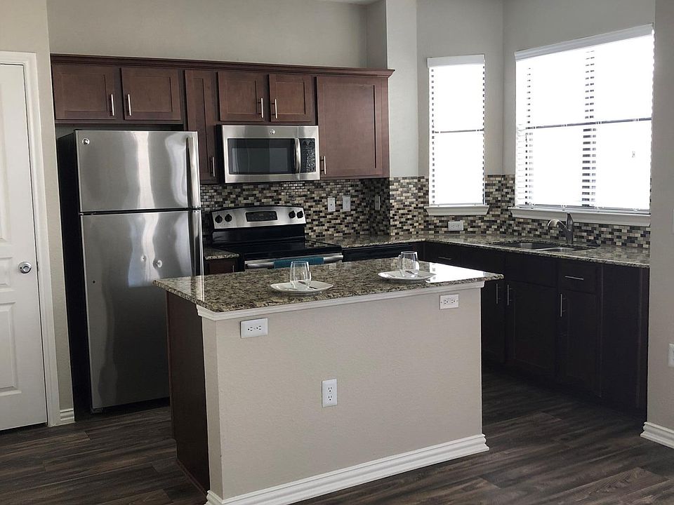 2nd image of 2725 Stone Oak Ct