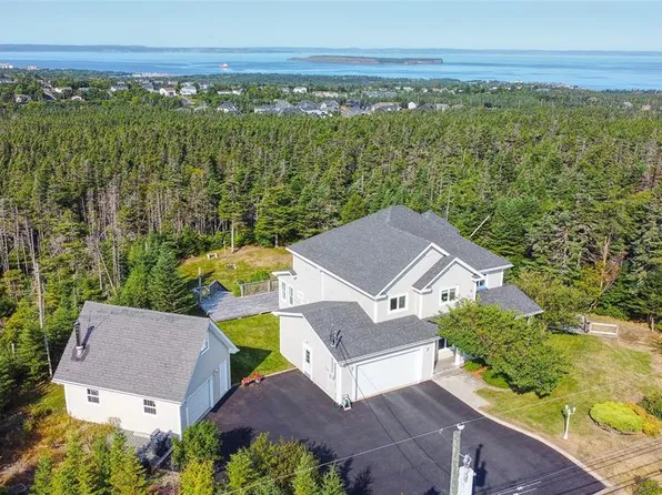 28 Vineyard Drive, Paradise, NL A1L3W5