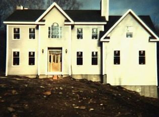 24 Castle Mdw, Newtown, CT 06470