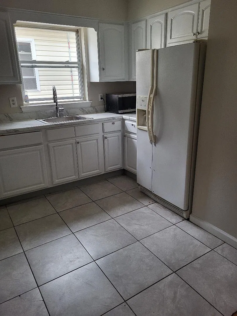 3 bed, $2,300 — Photo 3