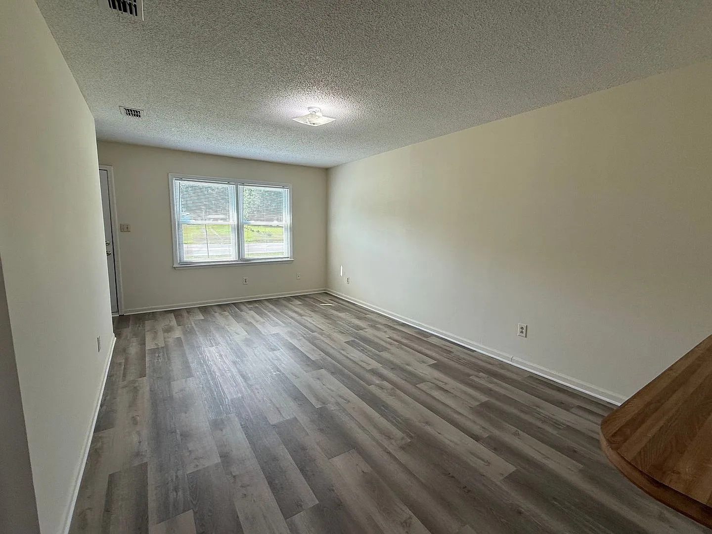 2 bedroom, 1 bath duplex. — Photo 3