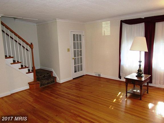 Foyer entrance to Living Room