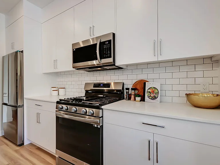 2049 43rd Ave SW — Photo 5