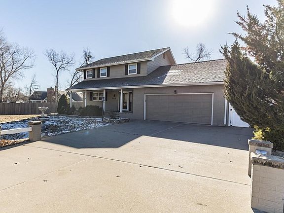 2nd image of 2214 Country Hills Rd