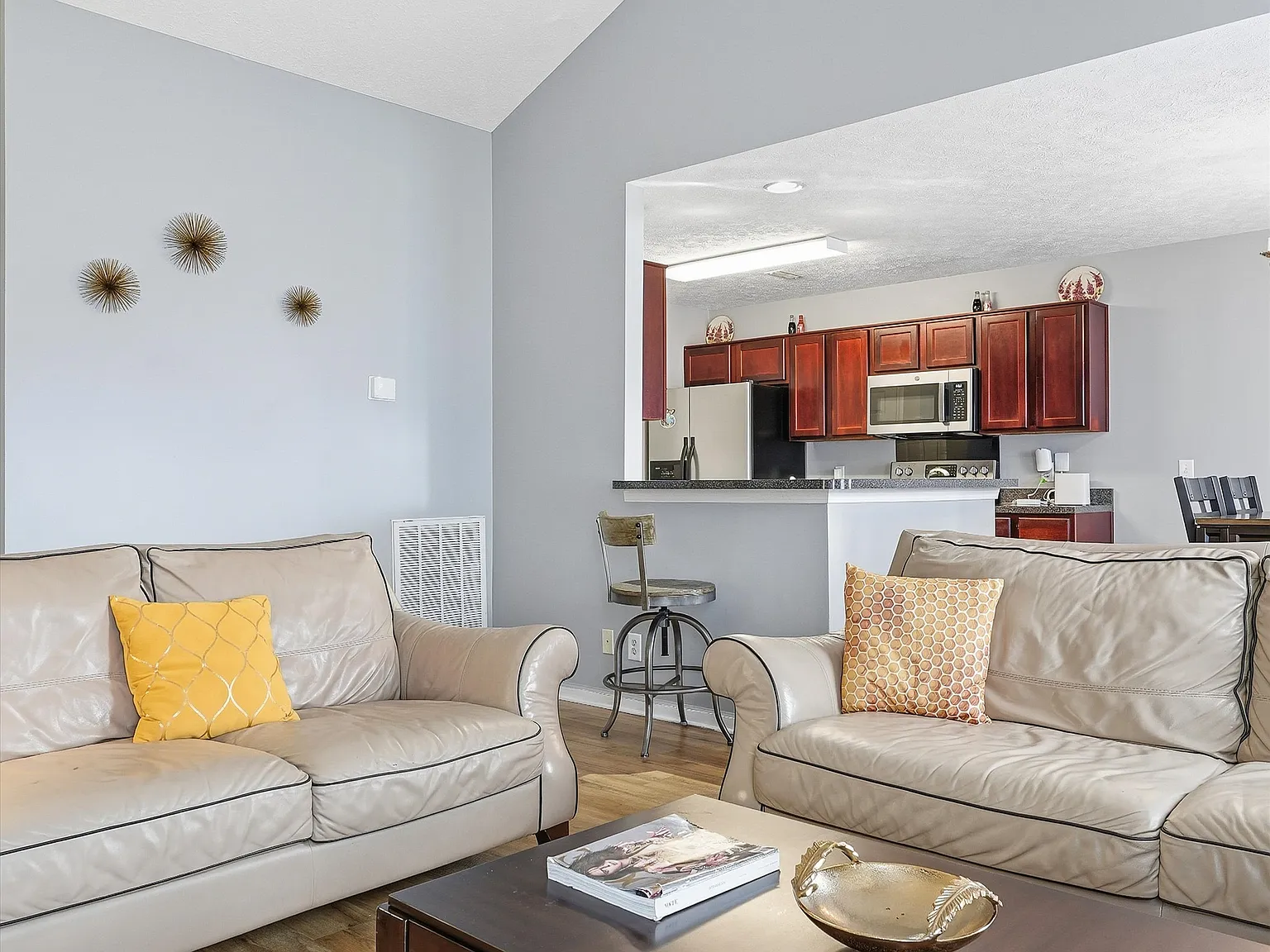 4 bed, 1517 sqft, $2,500 — Photo 3