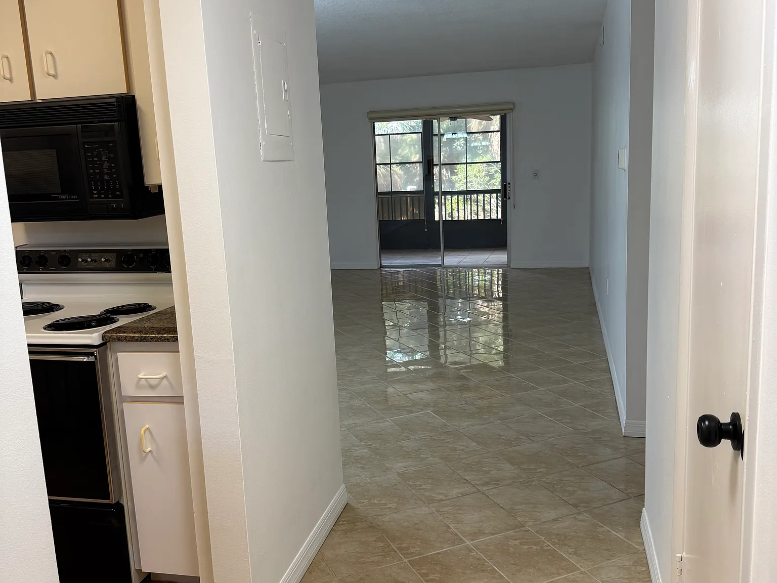 2 bed, 932 sqft, $1,449 — Photo 4