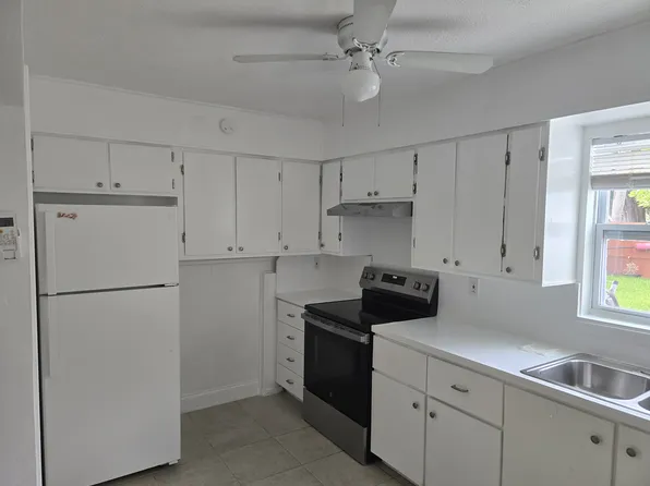 1323 Pinewood Ave, Lakeland, FL 33815