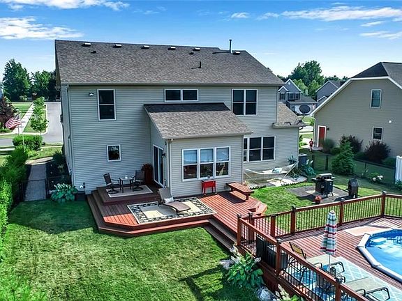 5th image of 66 Middlebury Ln