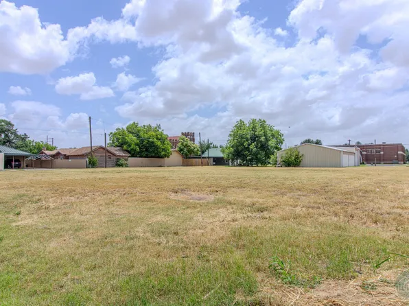 1901 Deaf Smith St, Vernon, TX 76384
