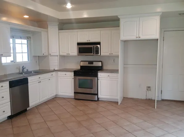 1092 S Santa Fe St, Hemet, CA 92543