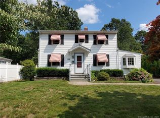 5 Mathew Ln, North Haven, CT 06473