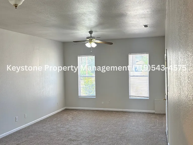 718 W 11th St — Photo 4