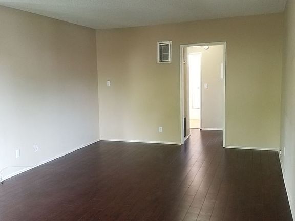 5th image of 12142 Burbank Blvd APT 6