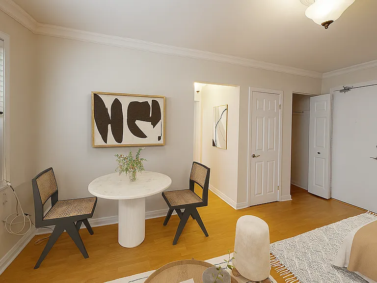 135 Maclaren St — Photo 3