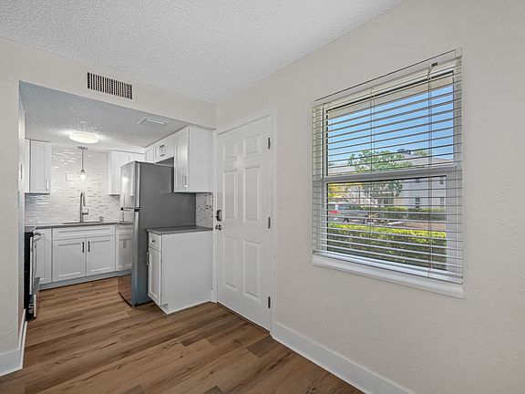 5th image of 1142 Sunset Point Rd APT 13