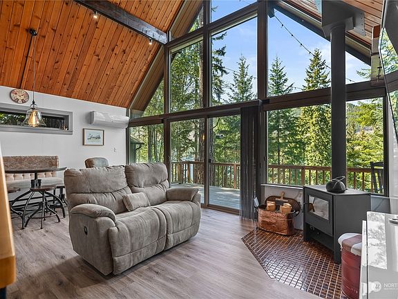 3rd image of 801 N Marine View Drive