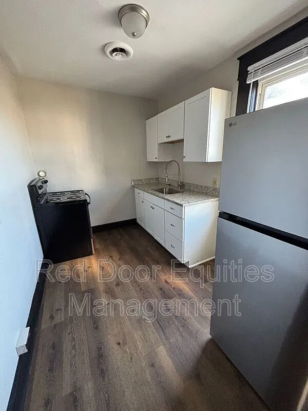 Studio, 1.0 bath, $800 — Photo 2