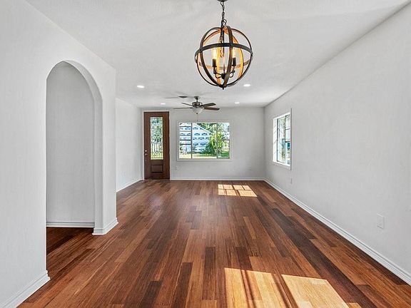 5th image of 301 Gill St