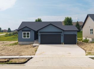 209 Riverbend Rd, Waverly, IA 50677