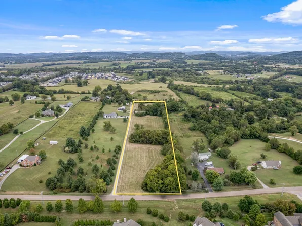 2736 Critz Ln, Thompsons Station, TN 37179